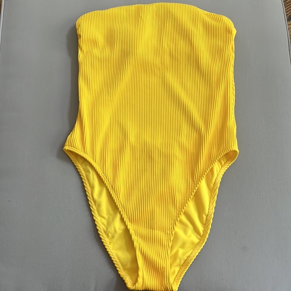 Hollister open back one piece swimsuit - Picture 4 of 6